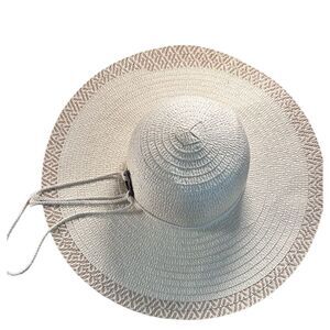 H by Halston Women’s Straw Hat New Without Tag One Size